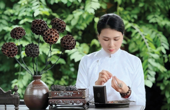 Lotus pods and seed bead chains are the two main products of this startup project 